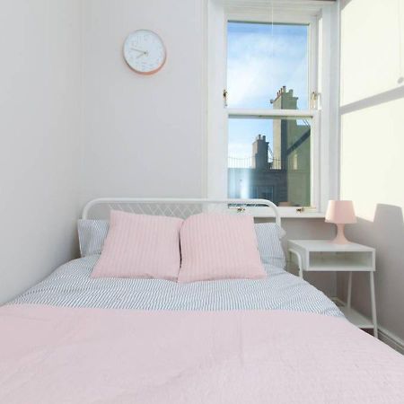 Bright And Modern Causewayside Apartment Edinburgh Bagian luar foto